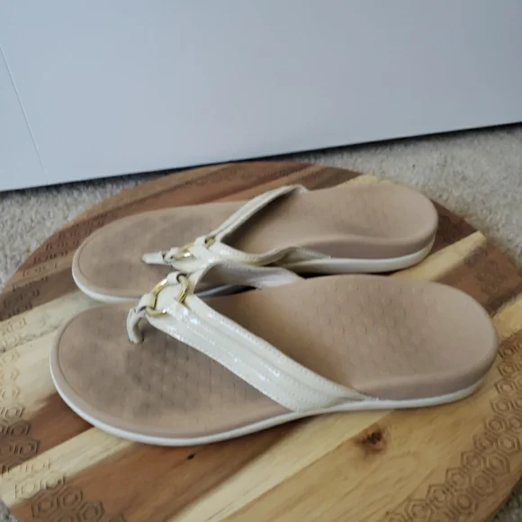Vionic Circle Sandals Toe Post Cream 10 - Picture 4 of 5
